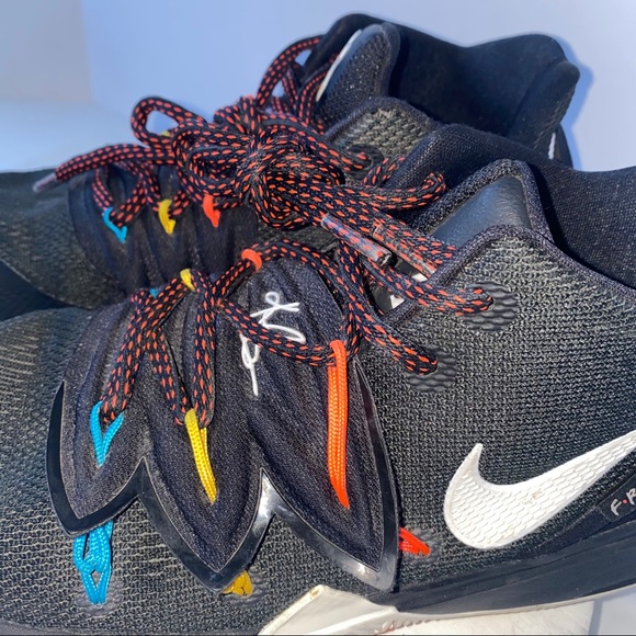 Nike Kyrie 5 Friends Special Edition GS 5Y - Picture 13 of 14